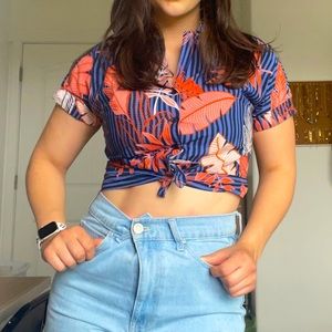 Blue floral tie cropped tee